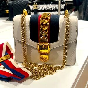 Gucci
Calfskin Mini Sylvie Chain, Shoulder Bag White